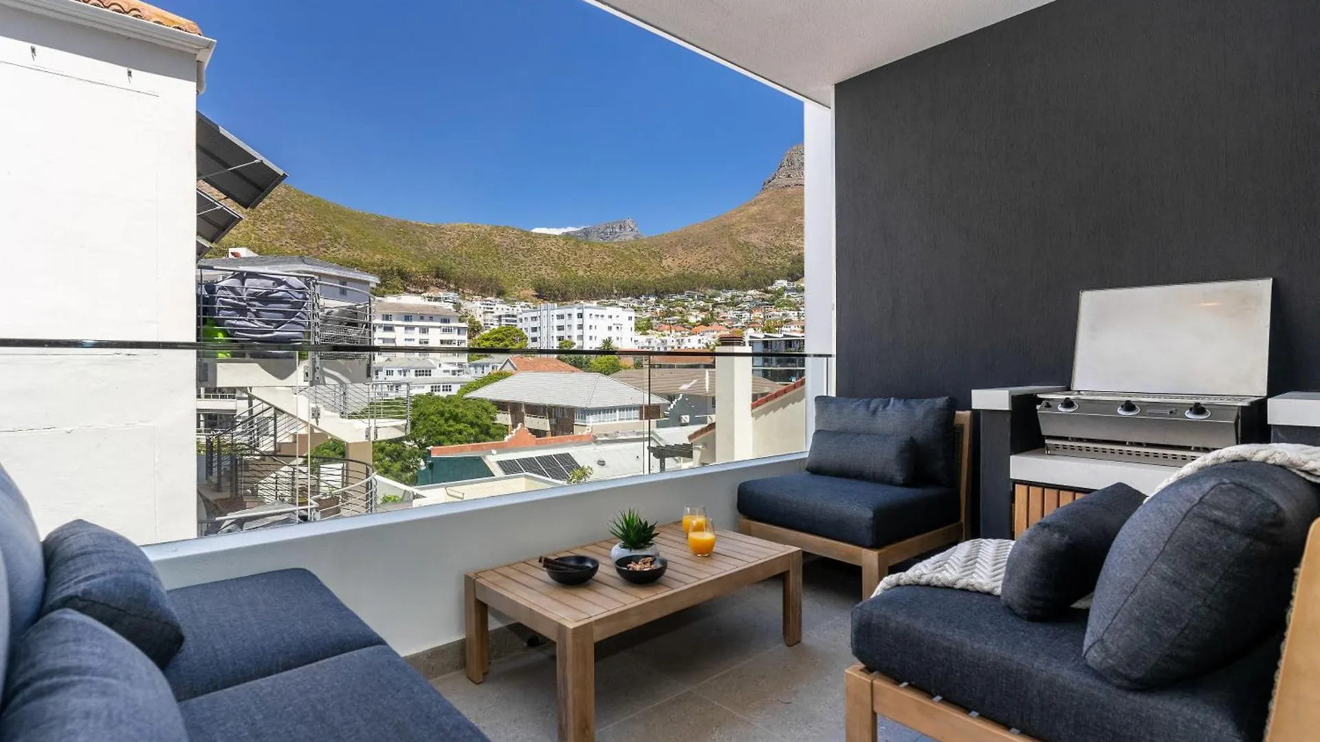 Apartment Jade Views Sea Point - Studio, Pvt Balcony, Views Cape Town
