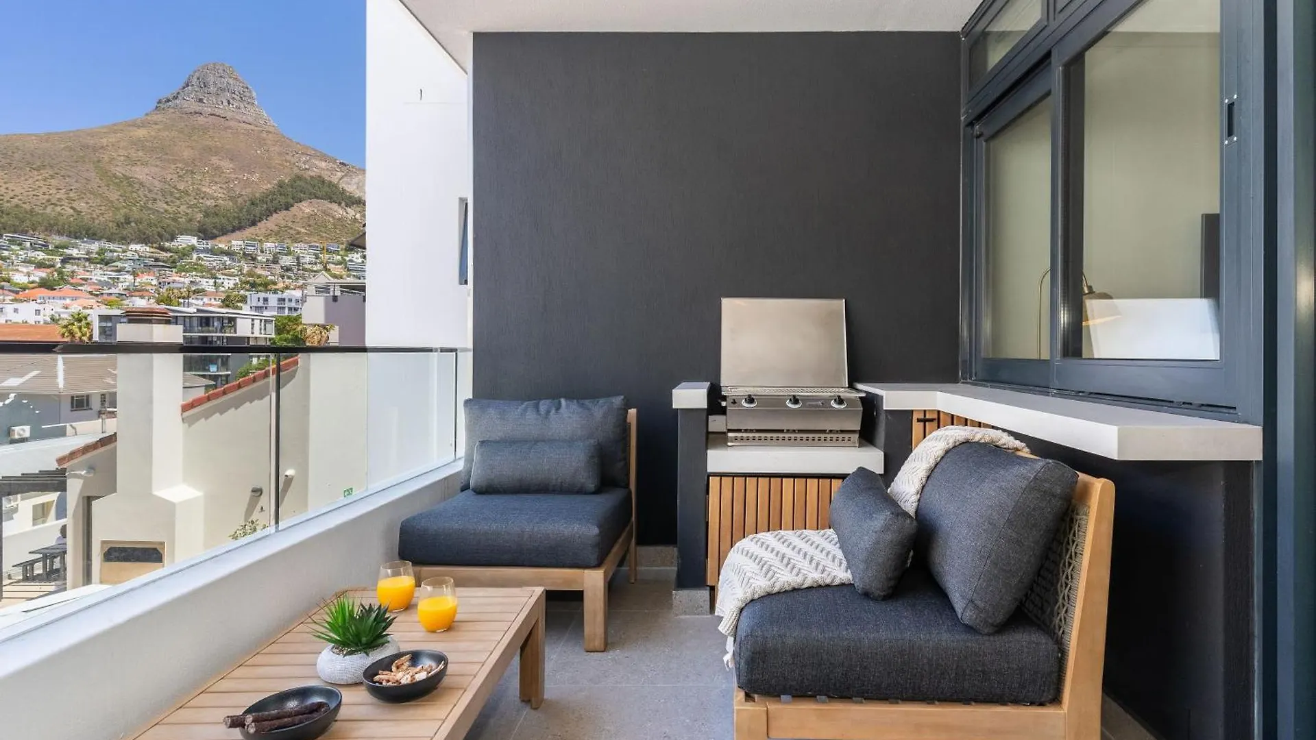 Jade Views Sea Point - Studio, Pvt Balcony, Views Cape Town